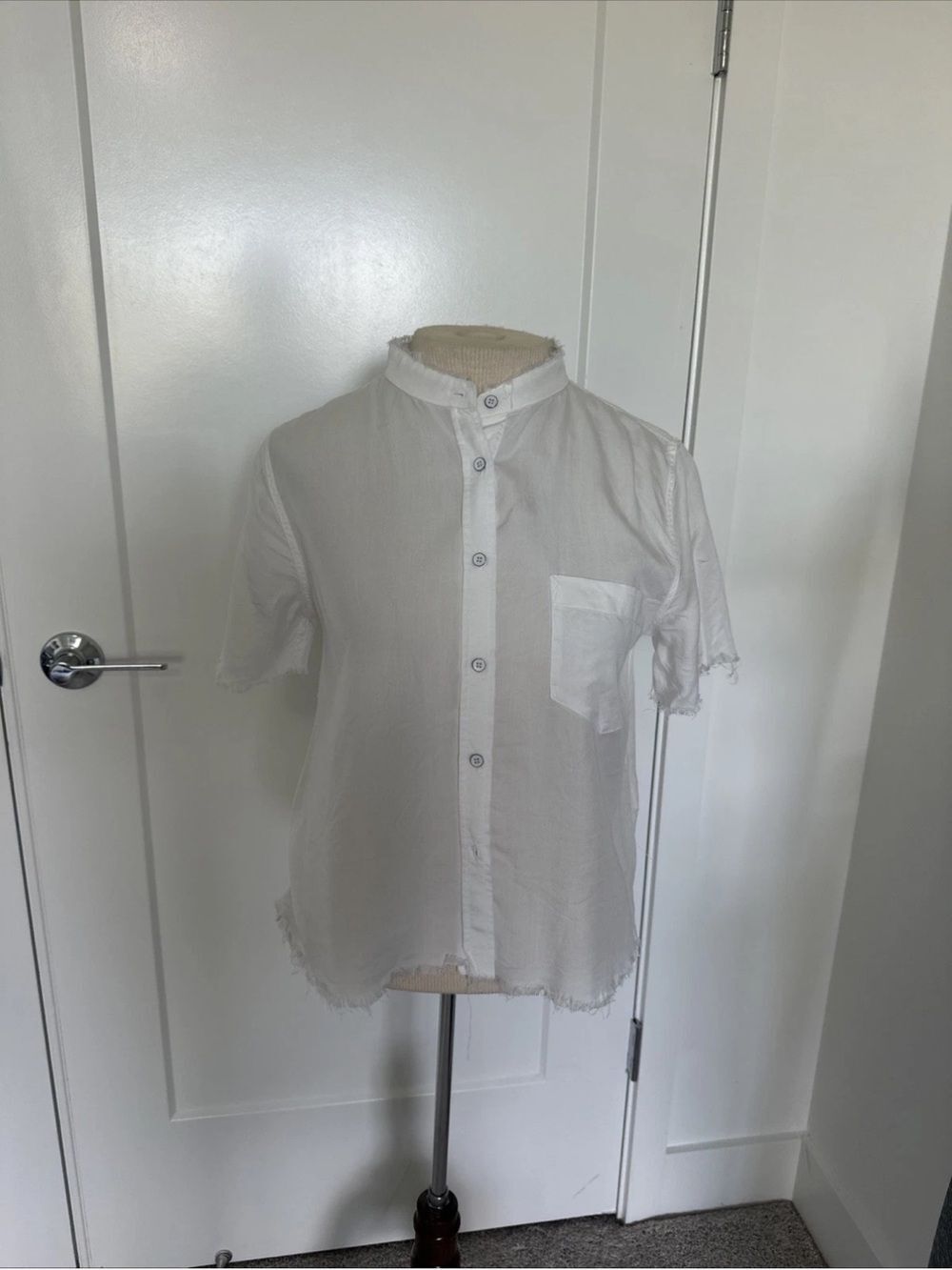 The Blue Shirt Shop Button Down Crop Blouse White Distressed Womens SZ S - Picture 2 of 7